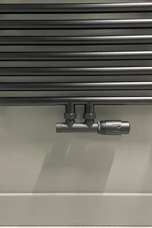 Beste Prijs Thermrad Tone design onderblok 1/2" mat zwart met thermostaatknop, koppeling 16x2 en 15mm, rozet en afdekking tbv middenaansluiting.