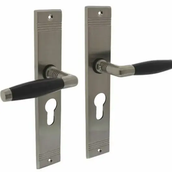 Intersteel deurklink Ton basic met schild PC72 mm rechthoekig met rillen 235x43mm nikkel mat/zwart Op = Op