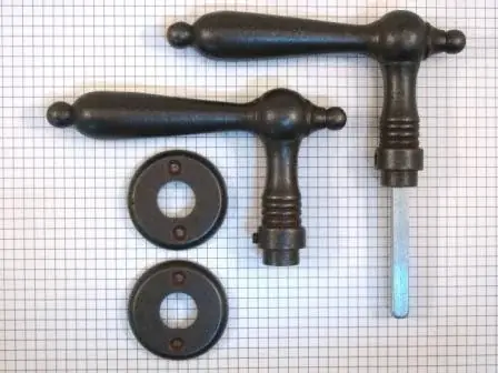 Laatste Versie Set klinken ijzer geroest, bolletjes INCLUSIEF rozetten