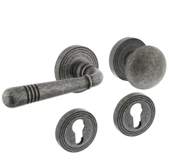 Fabrieksprijs Intersteel wisselgarnituur links Helena op rond rozet met ril + pc-plaatjes oud grijs