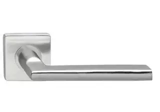 Intersteel enkele deurklink Hoek 90° plat op vierkant rozet rvs Voordeelprijs
