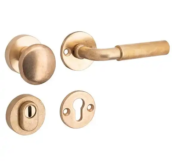 Gecertificeerd SKG3 knop/kruk op rozet Frankfurt rechts + kerntrekbeveiliging messing antiek