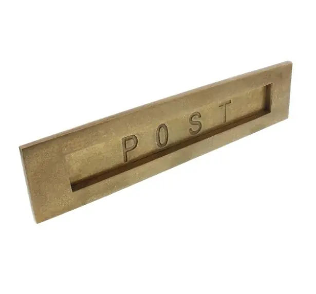Intersteel briefplaat rechthoekig met klep en tekst “POST” messing getrommeld Op = Op