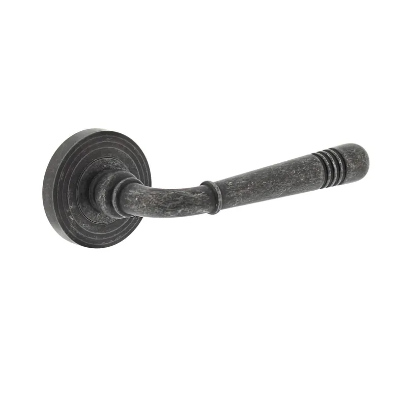 Koop Online Intersteel Deurkruk Helena op rozet oud grijs