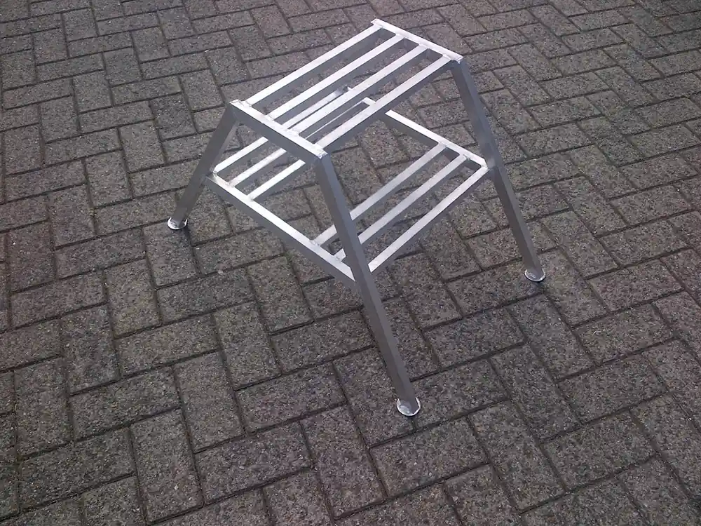 Op = Op stukadoorstrap aluminium asc